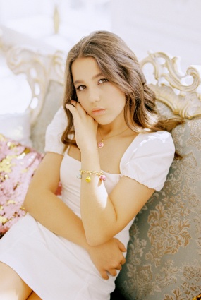 混血童颜性感美女图片